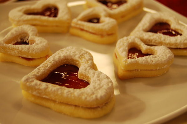 Raspberry Sugar Cookie Hearts - Cityline