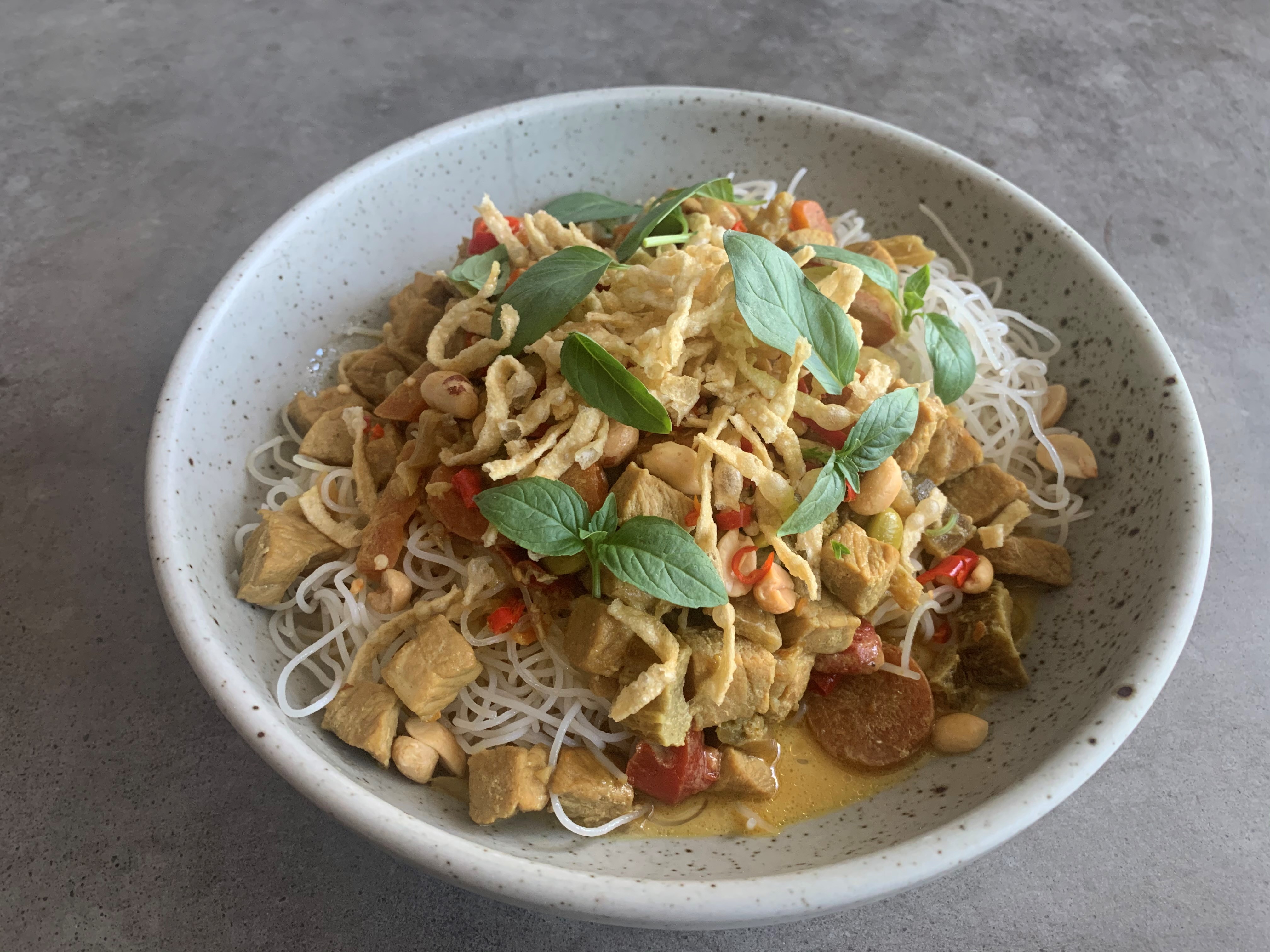 Thai curry pork chop with rice noodles - Cityline
