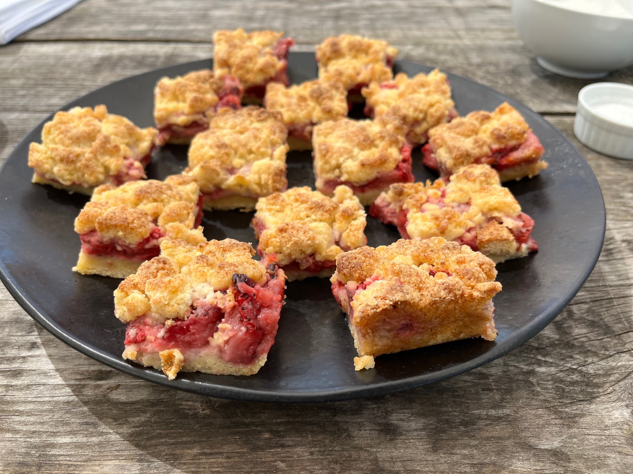 Niagara strawberry crumb bars - Cityline